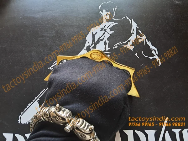 Batarangwideflip-ableknucklepunchwithspikes - Batarang wide flip able knuckle punch with spikes 6