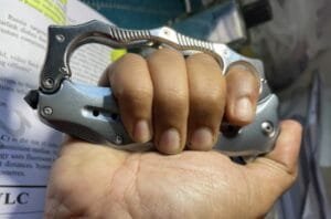 Cold Steel B098 Knuckle duster foldable trench knife photo review